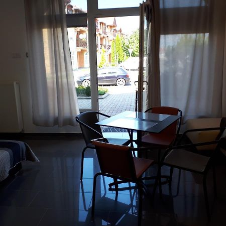 טיסאאוורוש Kertvarosi Apartman II מראה חיצוני תמונה