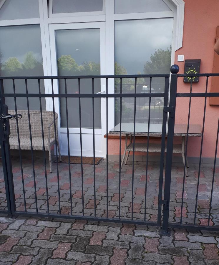 טיסאאוורוש Kertvarosi Apartman II מראה חיצוני תמונה