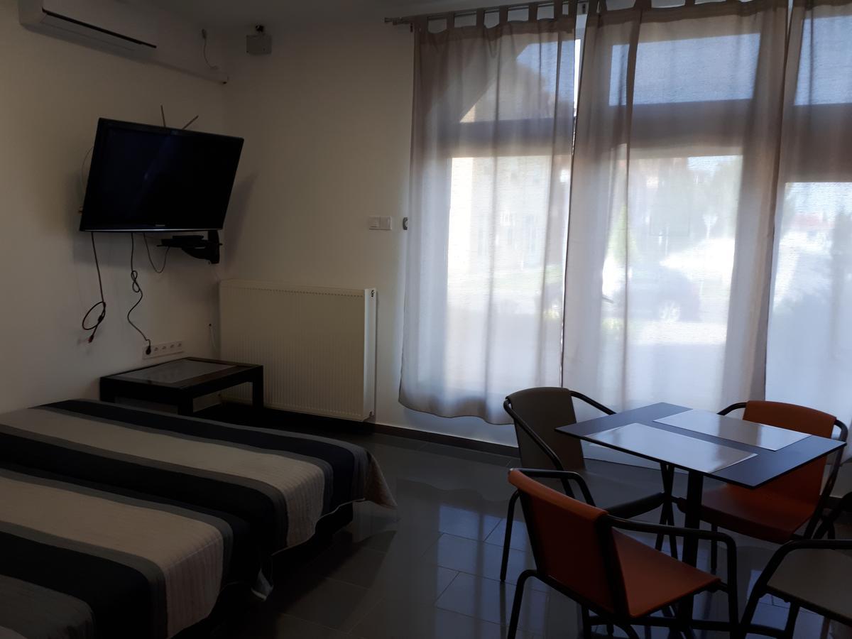 טיסאאוורוש Kertvarosi Apartman II מראה חיצוני תמונה