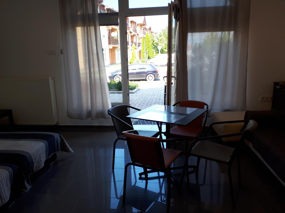 טיסאאוורוש Kertvarosi Apartman II מראה חיצוני תמונה