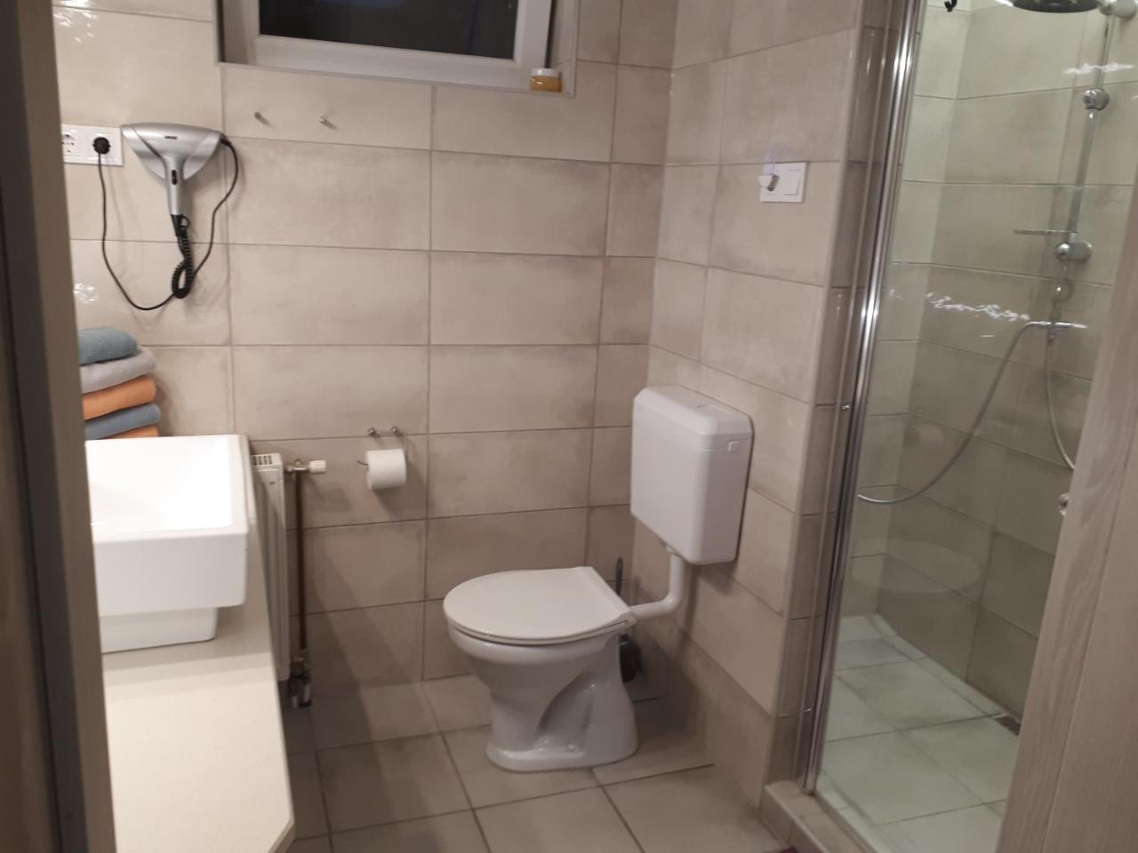 טיסאאוורוש Kertvarosi Apartman II מראה חיצוני תמונה