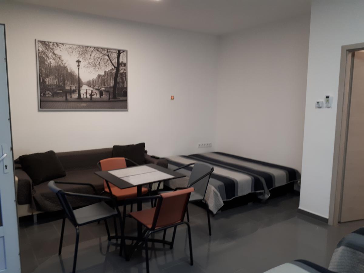 טיסאאוורוש Kertvarosi Apartman II מראה חיצוני תמונה